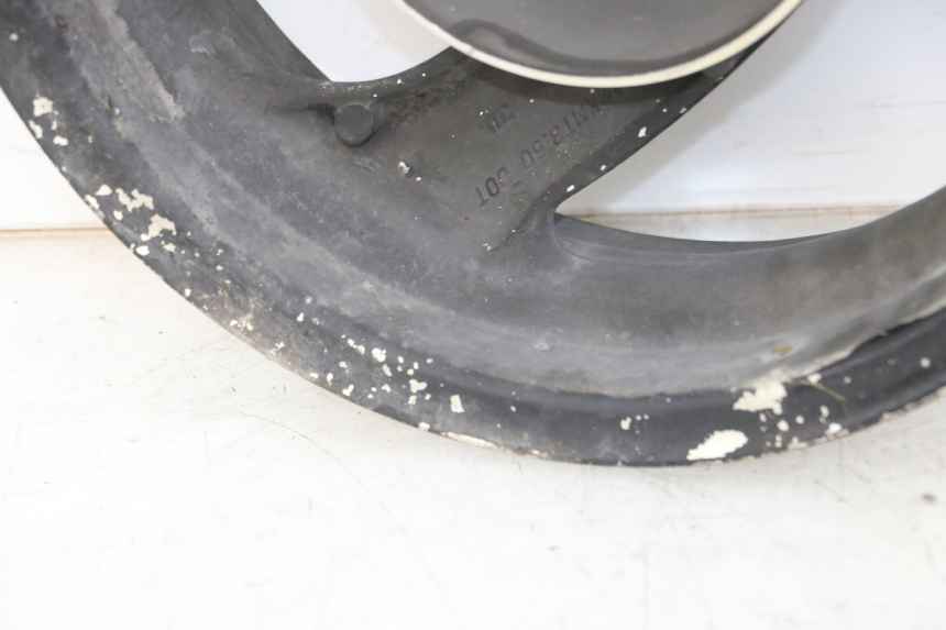 photo de JANTE ARRIERE HONDA FES S-WING SWING 125 (2007 - 2015) - Zoom état d’usage