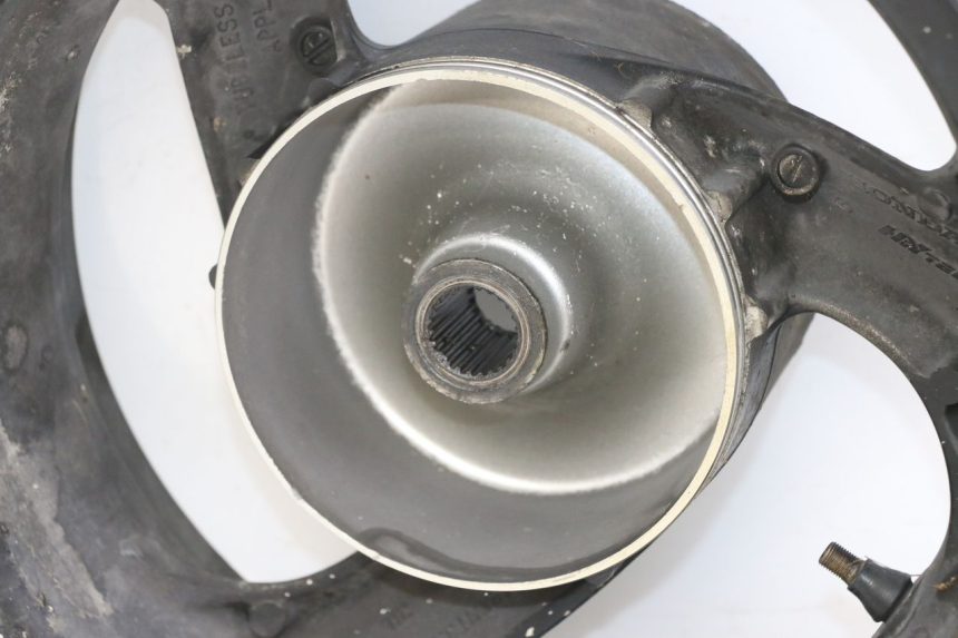 photo de JANTE ARRIERE HONDA FES S-WING SWING 125 (2007 - 2015) - Autre angle de vue