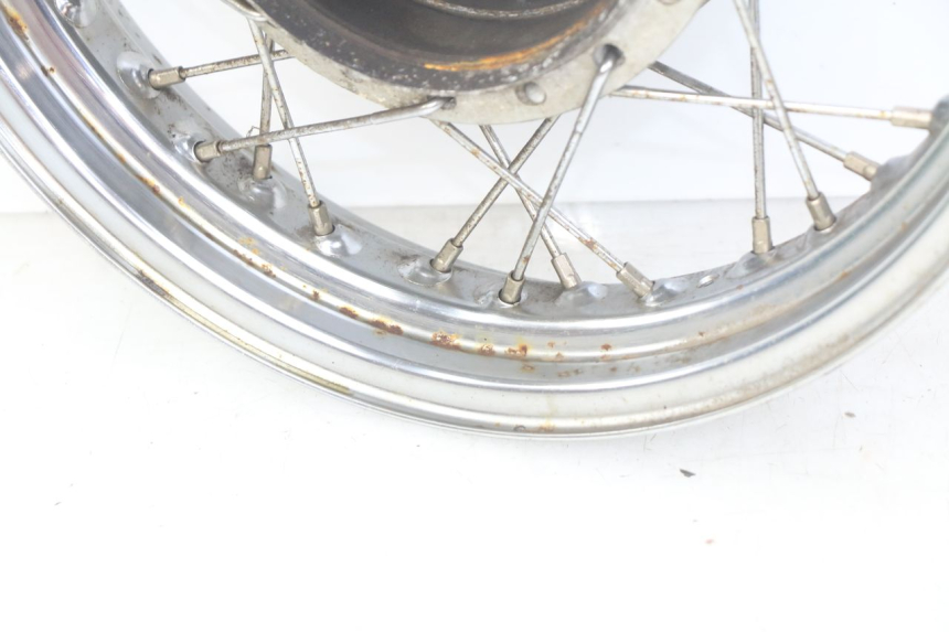 photo de JANTE ARRIERE SYM HUSKY 125 (1999 - 2005) - Points de fixation