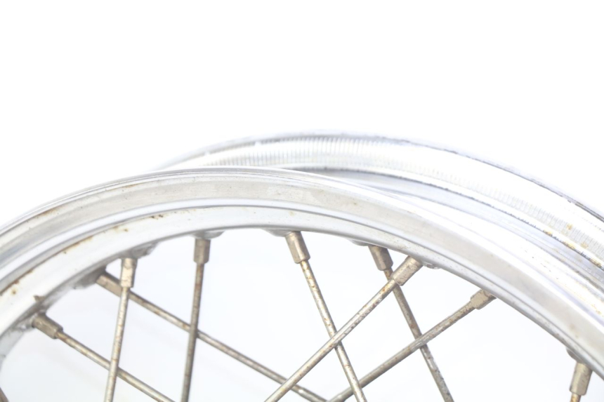 photo de JANTE ARRIERE SYM HUSKY 125 (1999 - 2005) - État de surface