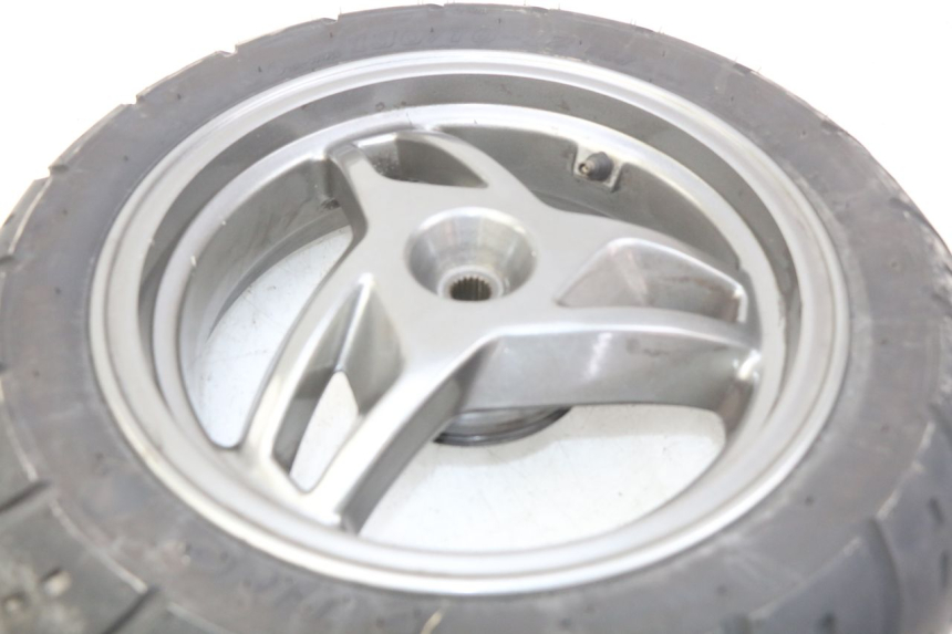 photo de JANTE ARRIERE SYM JET EURO X 2T 50 (2003 - 2007) - Gros plan technique