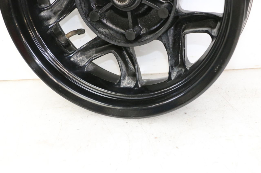 photo de JANTE ARRIERE SYM JOYMAX 125 (2010 - 2017) - Autre angle de vue