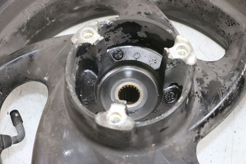 photo de Rear wheel rim SYM JOYRIDE EVO 125 (2009 - 2016) - Vue rapprochée