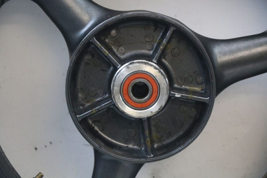 photo de JANTE ARRIERE KAWASAKI ZR7 ZR-7 S 750 (1999 - 2004) - Gros plan technique