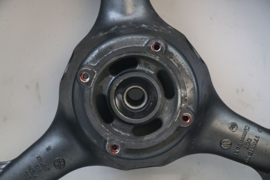 photo de JANTE ARRIERE KAWASAKI ZR7 ZR-7 S 750 (1999 - 2004) - Marquages et références