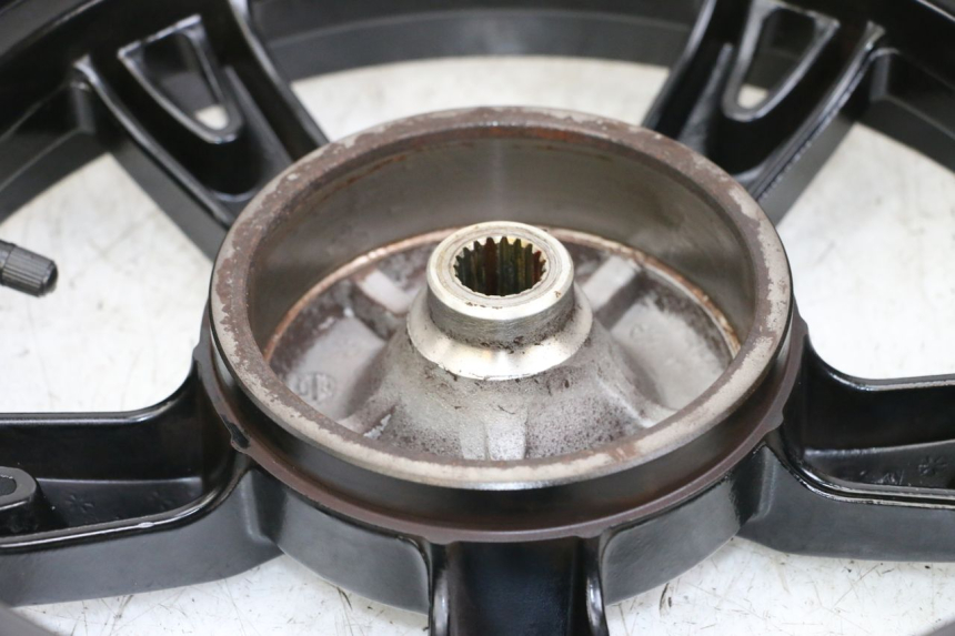 photo de JANTE ARRIERE PEUGEOT KISBEE 4T 50 (2018 - 2022) - Vue rapprochée