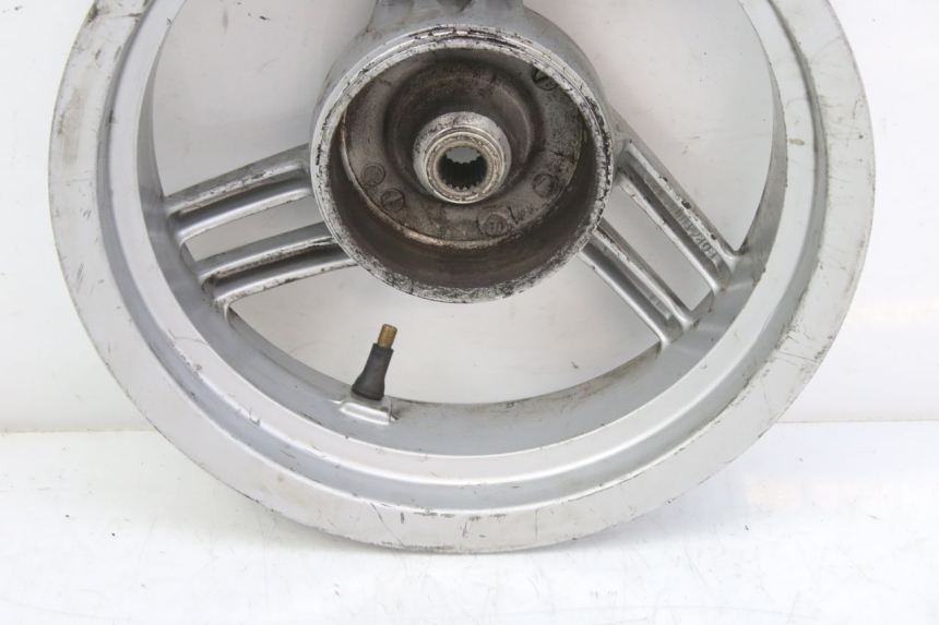 photo de JANTE ARRIERE PEUGEOT LUDIX 50 (2008 - 2017) - Gros plan technique