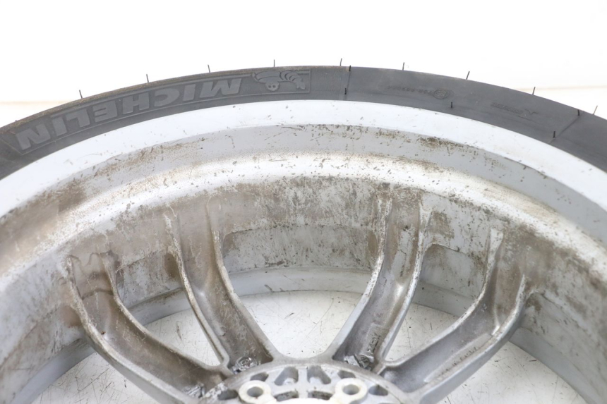 photo de JANTE ARRIERE PIAGGIO MP3 LT 400 (2007 - 2012) - Points de fixation