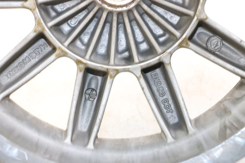 photo de JANTE ARRIERE PIAGGIO MP3 125 (2006 - 2014) - Gros plan technique