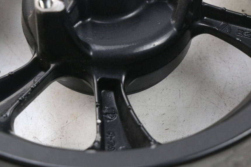 photo de JANTE ARRIERE MBK MW TRYPTIK 125 (2017 - 2022) - Gros plan technique