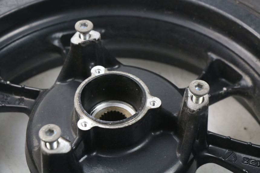 photo de JANTE ARRIERE MBK MW TRYPTIK 125 (2017 - 2022) - Points de fixation