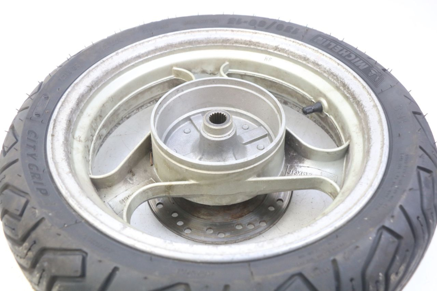 photo de JANTE ARRIERE SELECT UP OCTALIS 125 (2007 - 2012) - Gros plan technique