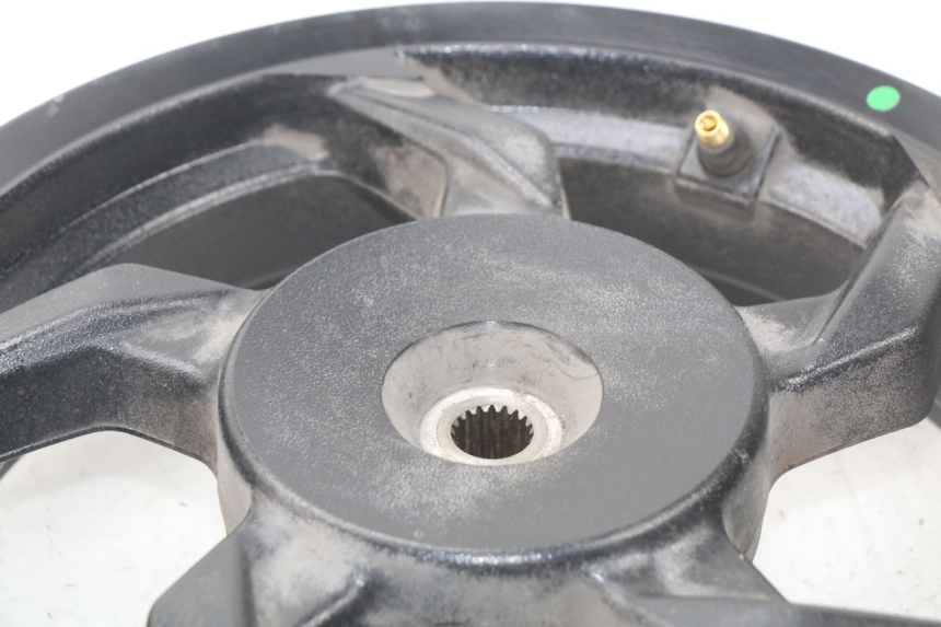 photo de JANTE ARRIERE SYM ORBIT III 3 4T 50 (2021 - 2025) - Gros plan technique