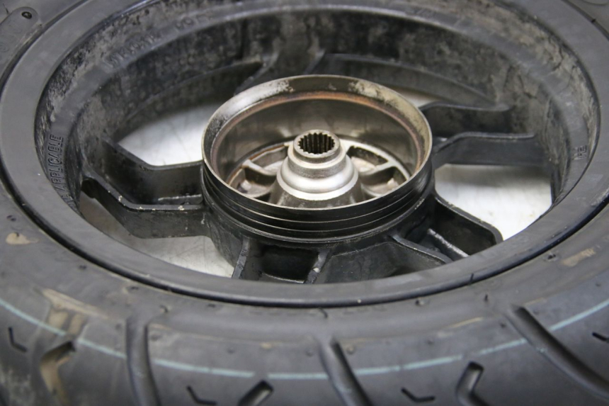 photo de JANTE ARRIERE SYM ORBIT III 3 4T 50 (2021 - 2025) - Zoom état d’usage