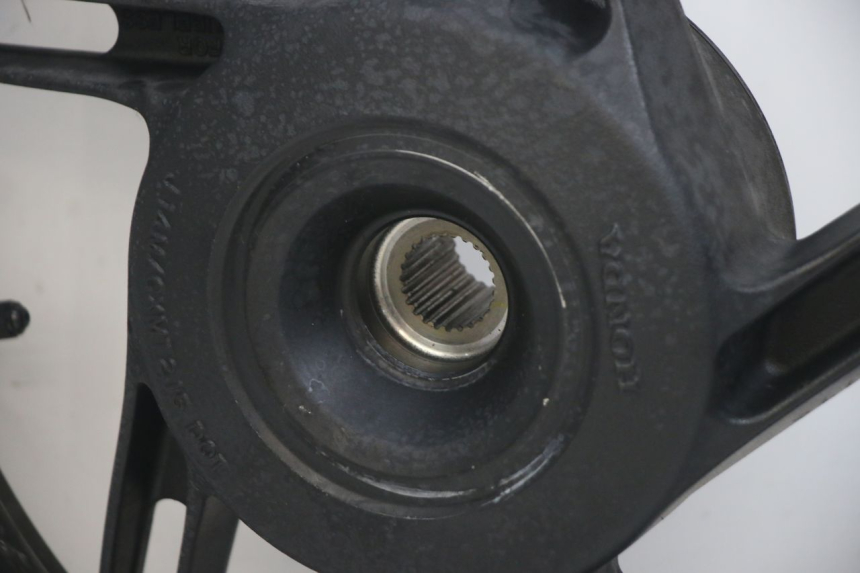 photo de JANTE ARRIERE HONDA PCX (JF47) 125 (2012 - 2013) - Points de fixation