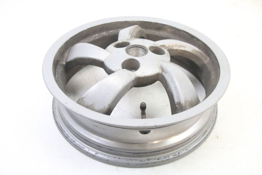 photo de JANTE ARRIERE PEUGEOT CITYSTAR 50 (2013 - 2017) - Gros plan technique