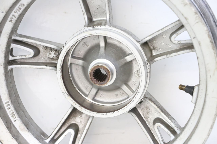 photo de JANTE ARRIERE PEUGEOT KISBEE 4T 50 (2010 - 2017) - Gros plan technique