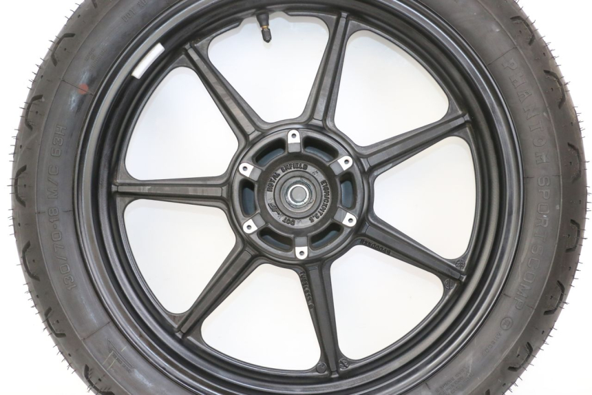 photo de JANTE ARRIERE ROYAL ENFIELD CONTINENTAL GT 650 (2019 - 2024) - Détails caractéristiques