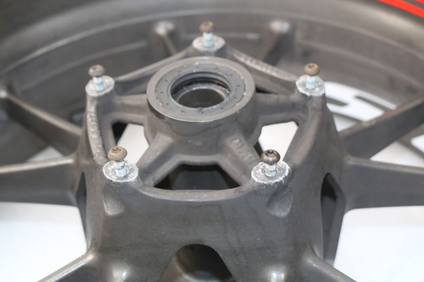 photo de JANTE ARRIERE BMW S RR ABS S1000RR 1000 (2009 - 2011) - Gros plan technique