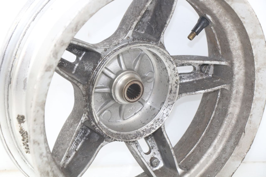 photo de JANTE ARRIERE DAELIM S2 125 (2006 - 2007) - Points de fixation