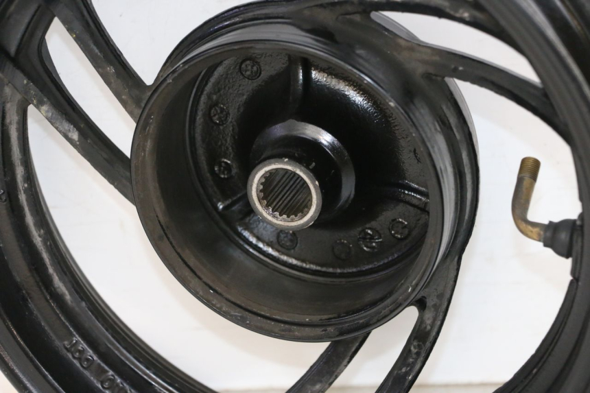 photo de JANTE ARRIERE JM MOTORS SANTANA 50 (2014 - 2023) - Gros plan technique