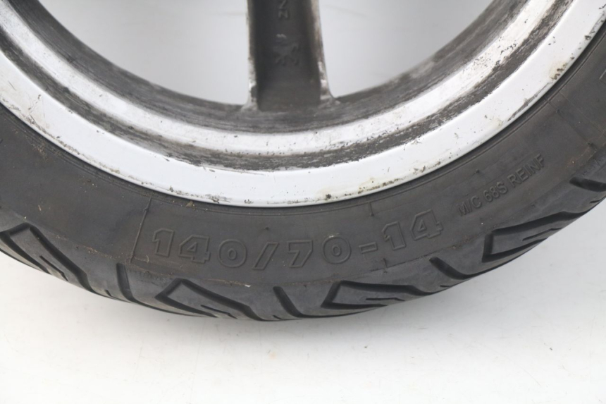 photo de JANTE ARRIERE PEUGEOT SATELIS 500 (2007 - 2013) - Points de fixation