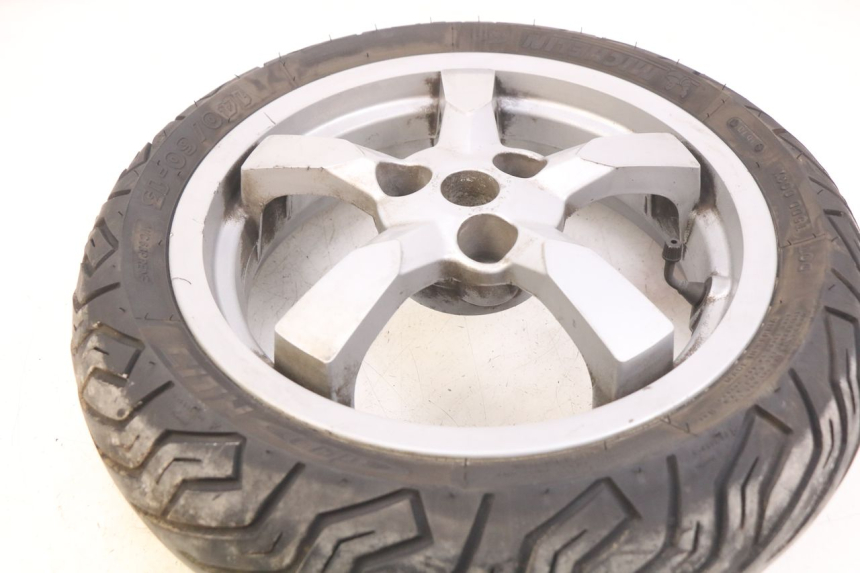 photo de JANTE ARRIERE PEUGEOT SATELIS 125 (2010 - 2012) - Autre angle de vue