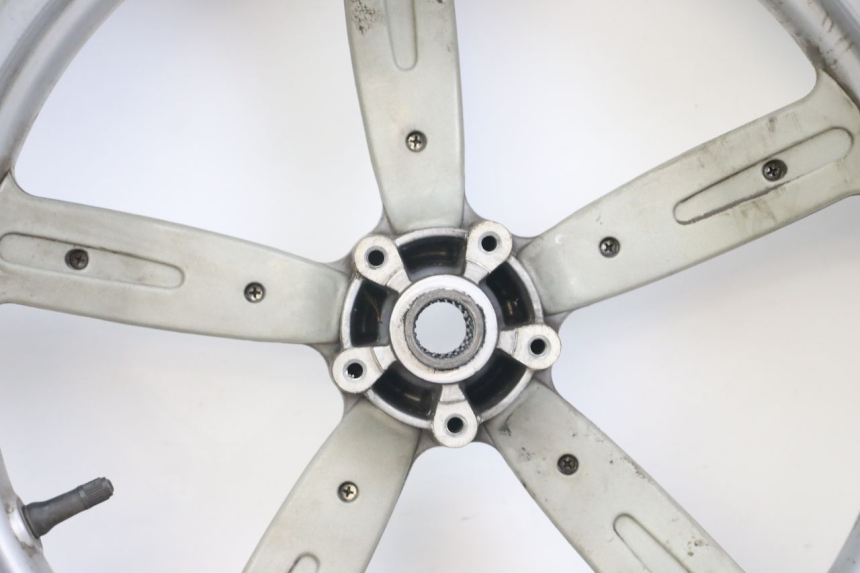 photo de JANTE ARRIERE APRILIA SCARABEO GT 125 (1999 - 2007) - Vue rapprochée