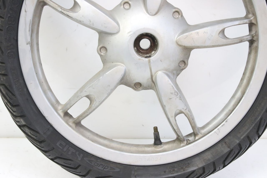 photo de JANTE ARRIERE APRILIA SCARABEO 100 (2003 - 2012) - Détails caractéristiques