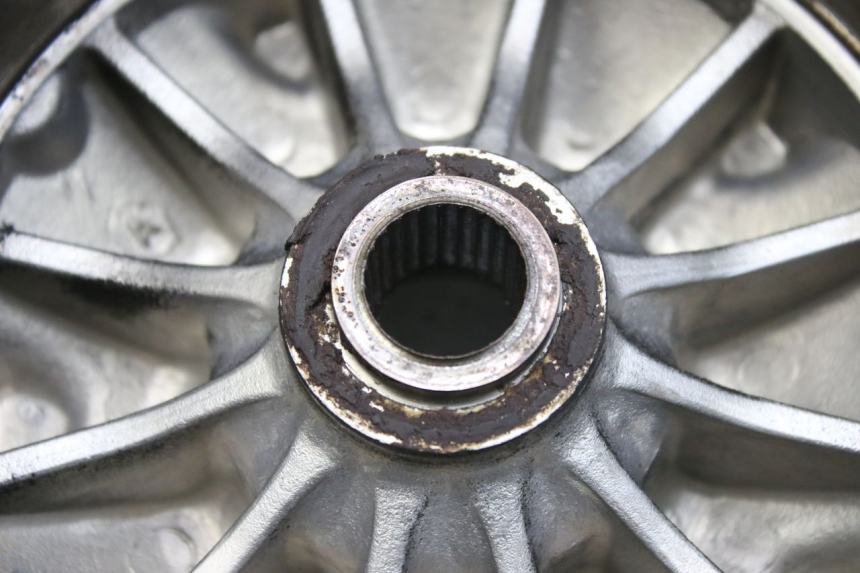 photo de JANTE ARRIERE APRILIA SCARABEO 100 (2003 - 2012) - Autre angle de vue