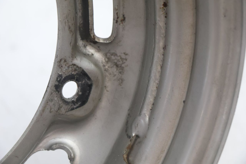 photo de JANTE ARRIERE HONDA SCV LEAD 100 (2003 - 2007) - Vue rapprochée