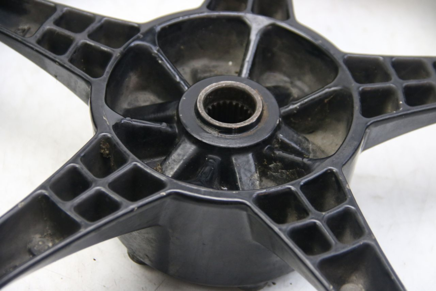 photo de JANTE ARRIERE SUZUKI SIXTEEN 125 (2008 - 2010) - Focus structure