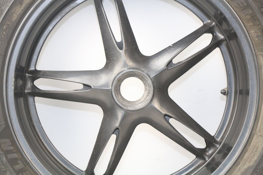 photo de JANTE ARRIERE TRIUMPH SPEED TRIPLE 1050 (2005 - 2007) - Aperçu profil