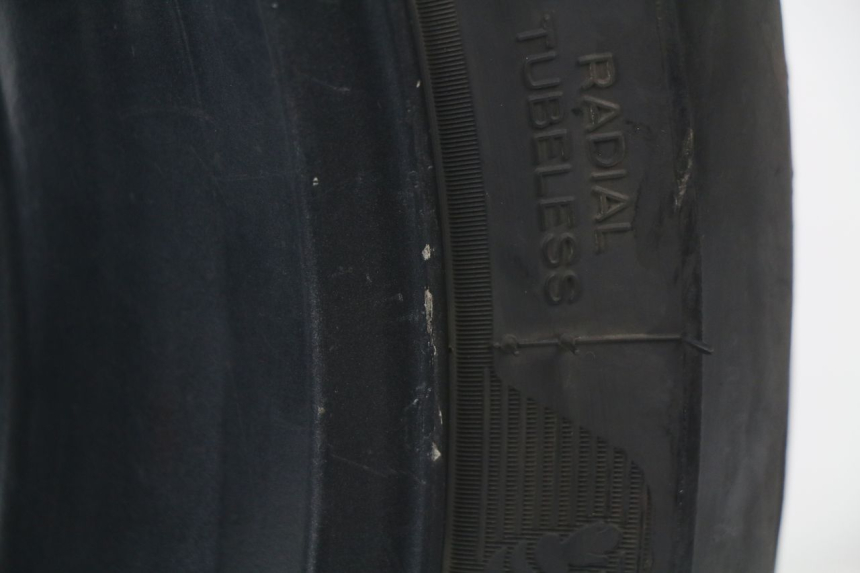 photo de JANTE ARRIERE TRIUMPH SPEED TRIPLE 1050 (2005 - 2007) - Gros plan technique