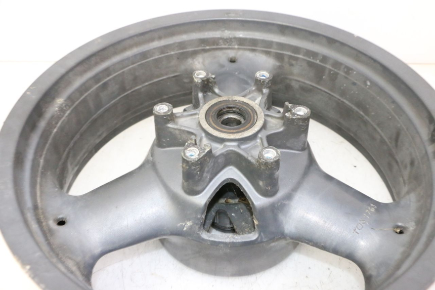 photo de JANTE ARRIERE TRIUMPH SPRINT 900 (1995 - 1998) - Gros plan technique