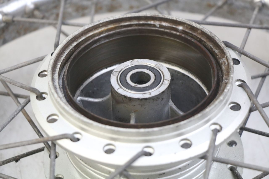 photo de JANTE ARRIERE YAMAHA SR 125 (1982 - 2003) - Gros plan technique