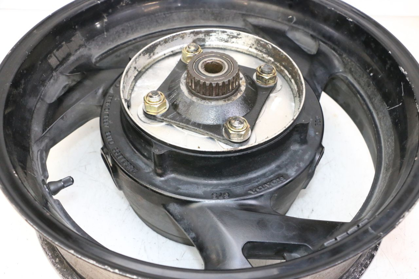 photo de JANTE ARRIERE HONDA ST PAN EUROPEAN 1300 (2002 - 2013) - Zoom composants