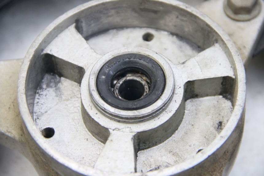 photo de JANTE ARRIERE JAWA STELLA BABETTA 134 50 - Points de fixation