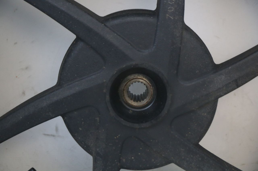 photo de JANTE ARRIERE KYMCO SUPER 8 125 (2008 - 2015) - Gros plan technique