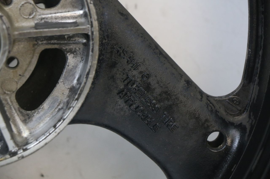 photo de JANTE ARRIERE SUZUKI GS F 500 (2004 - 2007) - État de surface