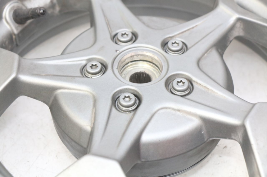 photo de JANTE ARRIERE APRILIA SXR 50 (2021 - 2023) - Points de fixation