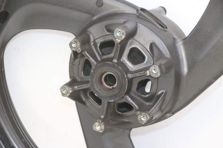 photo de JANTE ARRIERE YAMAHA TDR DELTABOX 125 (1997 - 2003) - Détails caractéristiques