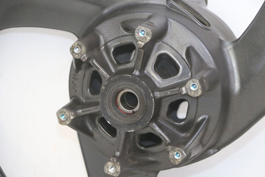 photo de JANTE ARRIERE YAMAHA TDR DELTABOX 125 (1997 - 2003) - Vue rapprochée