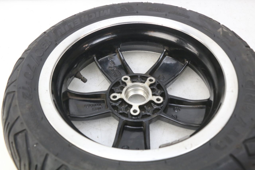 photo de JANTE ARRIERE PIAGGIO VESPA GTS IGET ABS 125 (2017 - 2023) - Détail de la pièce