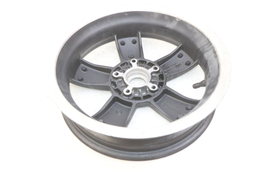 photo de JANTE ARRIERE PIAGGIO VESPA GTS SUPER IE 125 (2009 - 2016) - Détails caractéristiques