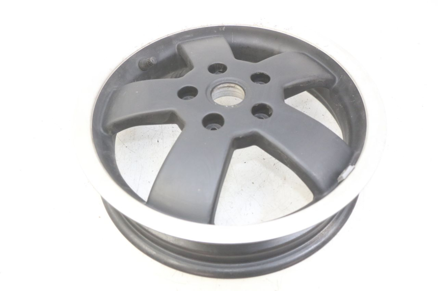 photo de JANTE ARRIERE PIAGGIO VESPA GTS SUPER IE 125 (2009 - 2016) - Zoom composants