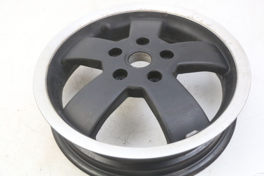 photo de JANTE ARRIERE PIAGGIO VESPA GTS SUPER IE 125 (2009 - 2016) - Vue d’ensemble