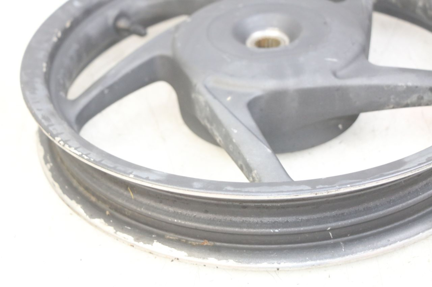 photo de JANTE ARRIERE HONDA VISION NSC R 50 (2013 - 2015) - Gros plan technique