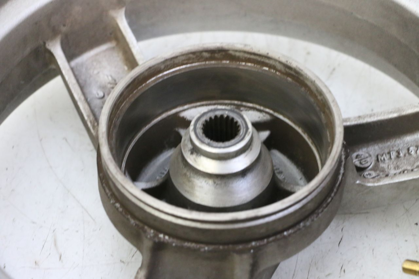 photo de JANTE ARRIERE PEUGEOT VIVACITY NEW 4T 50 (2008 - 2017) - Zoom composants