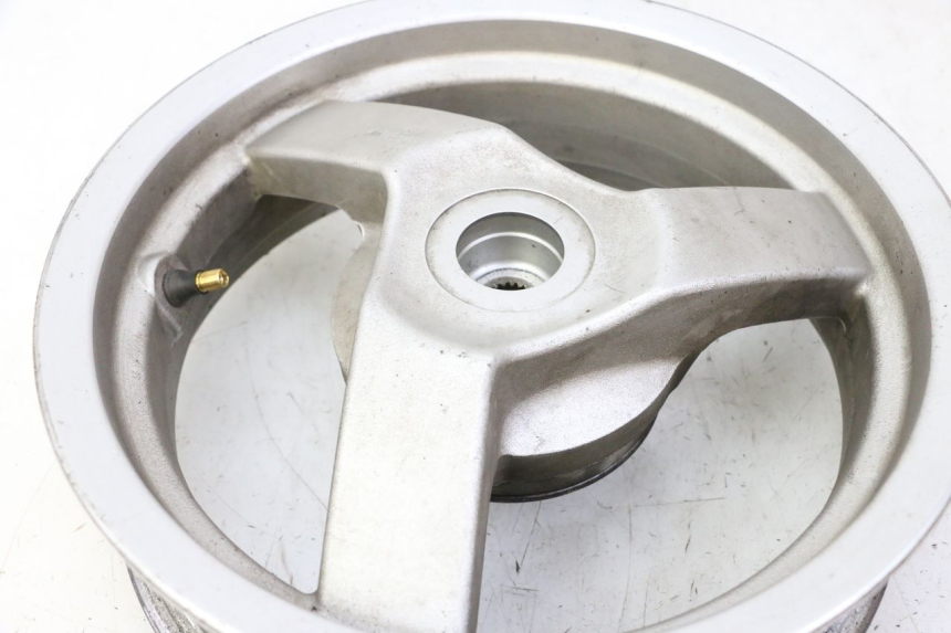 photo de JANTE ARRIERE PEUGEOT VIVACITY NEW 4T 50 (2008 - 2017) - Vue rapprochée